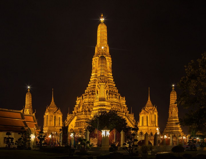Wat Arun by night