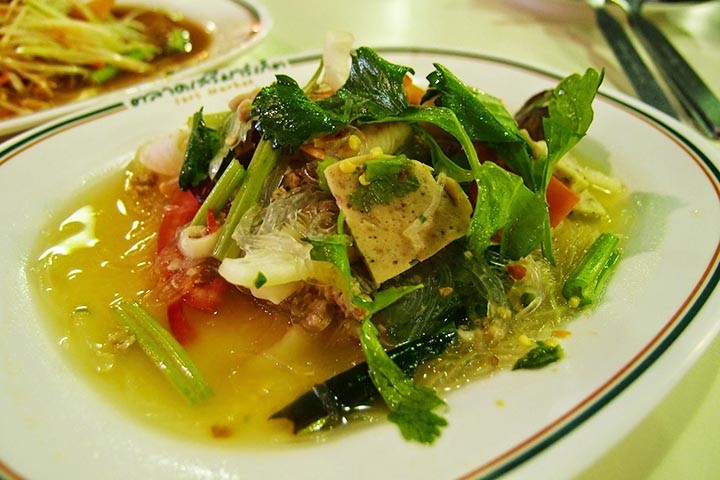 Yum Woonsen is not difficult to find in food courts and Thai restaurants