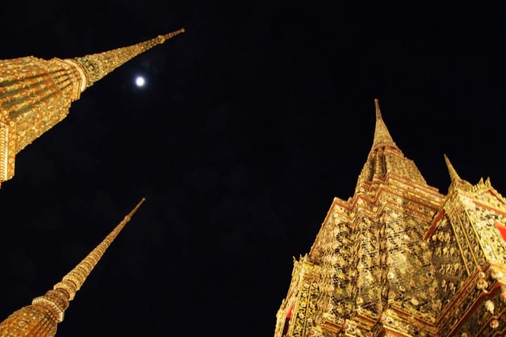Wat Po by night